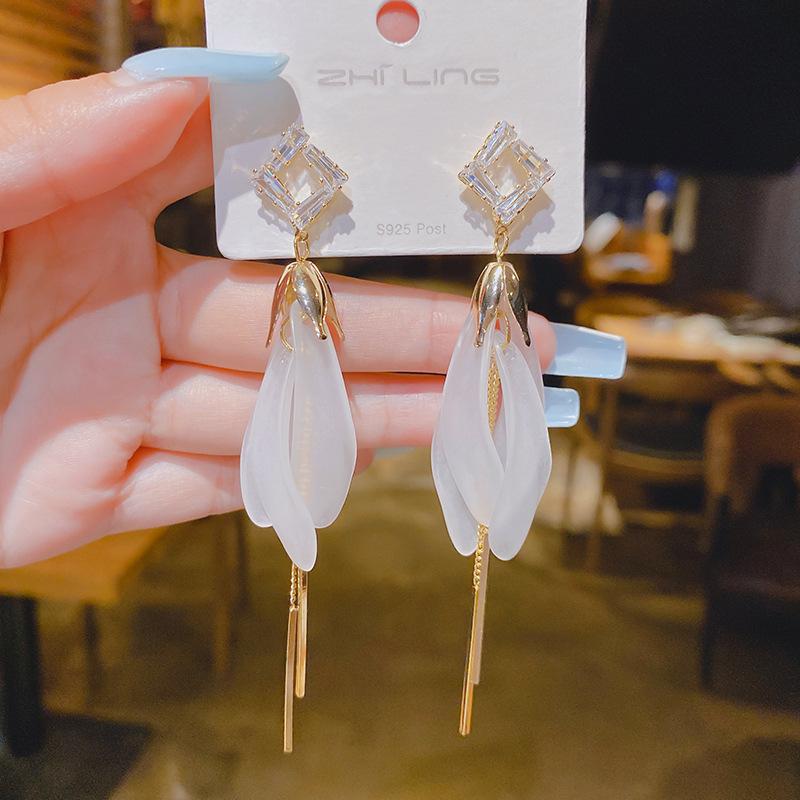 Super fairy fashion petal fringed earrings women's sweet high-end earrings Mori personality versatile trend earrings