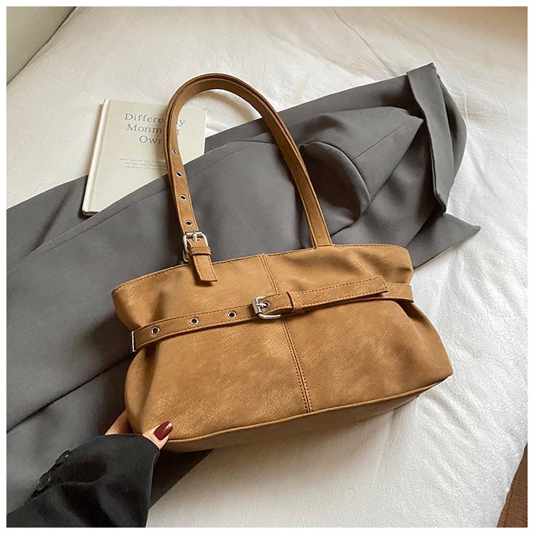 

Simple casual commuter tote bag women s 2025 winter new foreign style fashion large capacity pleated retro shoulder bag коричневый