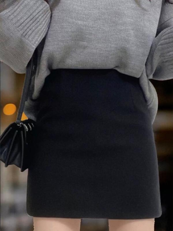 Black Slim-Fit Hip-Hugging Skirt for Petite Figures - 2025 Autumn/Winter Collection