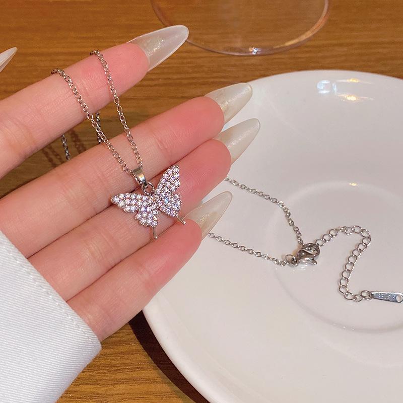 High-end Super Flash Zircon Titanium Steel Necklace Women's Versatile Niche Temperament Silver Collarbone Chain Internet Celebrity New Accessories