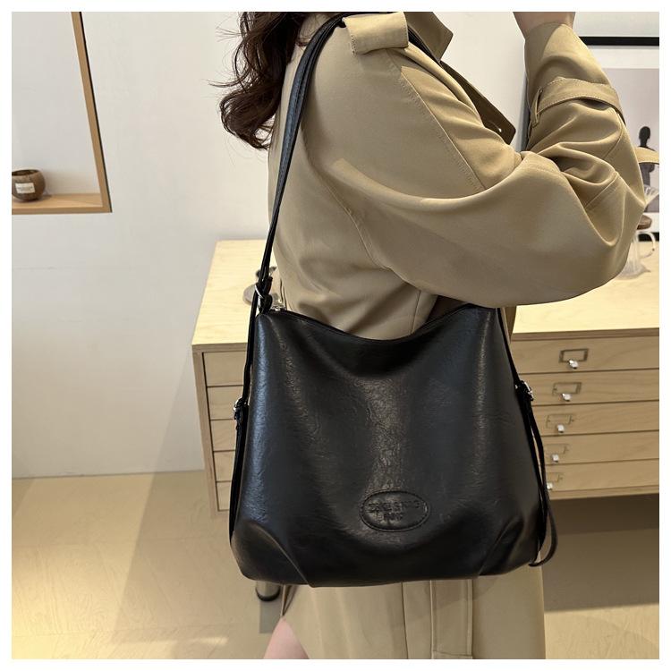 Large Capacity Vintage Style Faux Leather Bucket Bag Simple Solid Color Commuter Shoulder Crossbody Bag