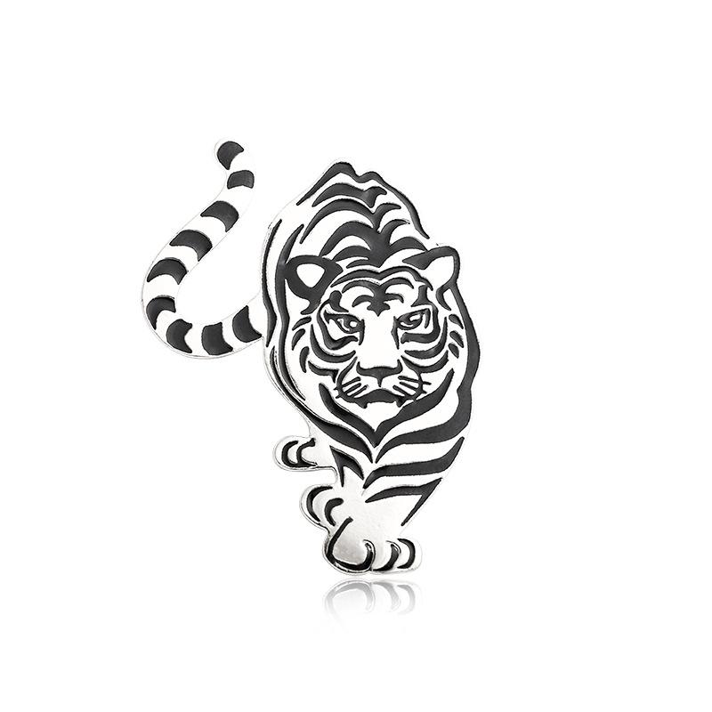 

High-end tiger head brooch pin male and female animal badge coat suit drip alloy corsage