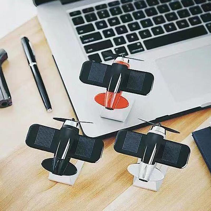 Decoração de carro aromaterapia aeronaves decoração anti deslizamento almofada liga solar rotativo aeronaves painel modelagem carro