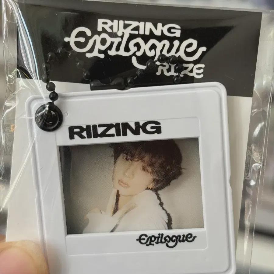 

Брелок для ключей Chanyoung Epilogue Slide