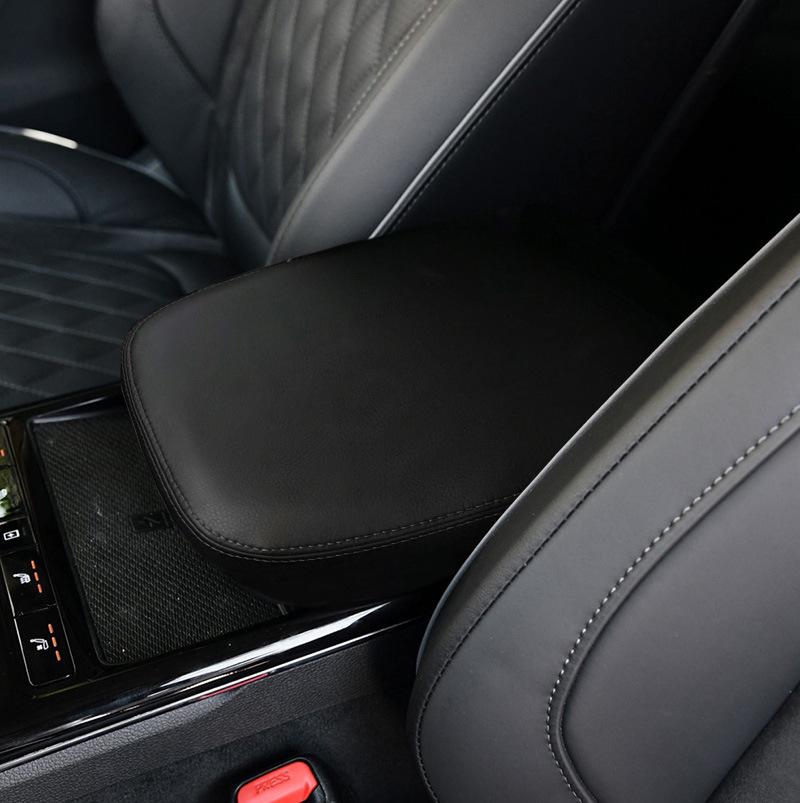 

Leather Armrest Cover for Hongqi HS5 - Center Console Protection and Refurbishment