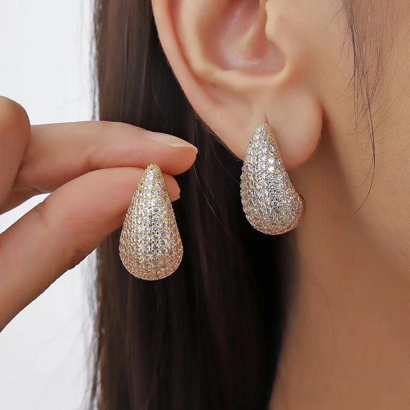 Neuer Goldfarbener Auffälliger Kuppel-Wassertropfen-Ohrring für Damen Trendige Glänzende Dicke Zirkonia-Eingefasste Tropfen-Creolen Ohrringe Schmuck