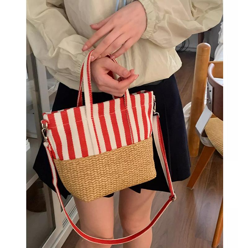 

Canvas splicing straw handbag women s 2025 new striped beach bag underarm shoulder bag casual tote bag красный