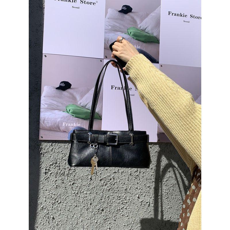 

Fat Homemade Bag Women 2024 New South korea Ins Motorcycle Bag Commuter Niche Black Shoulder Handbag Fashion Black small size with key pendant