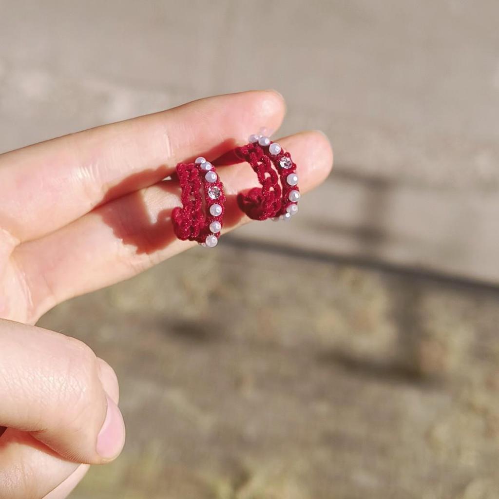 Lange rote Samtohrringe für Damen zum Neujahr 2025 – stilvolle, vielseitige Accessoires für Verlobungen, Hochzeiten und festliche Anlässe.