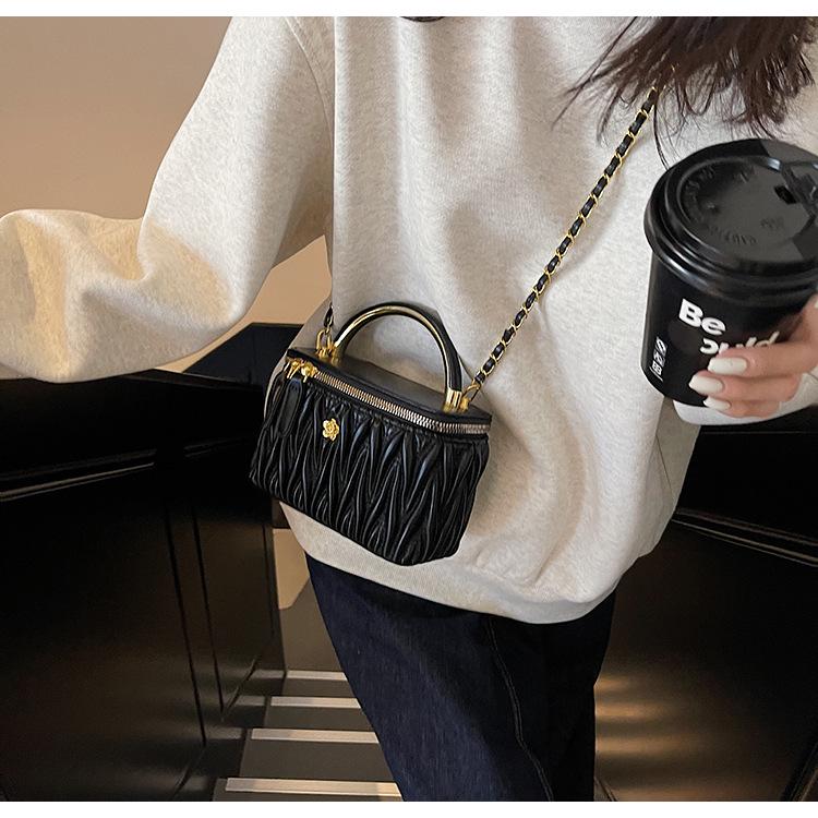 Niche Design Women's Versatile Luxury Shoulder & Crossbody Chain Bag (2025 Edition)
