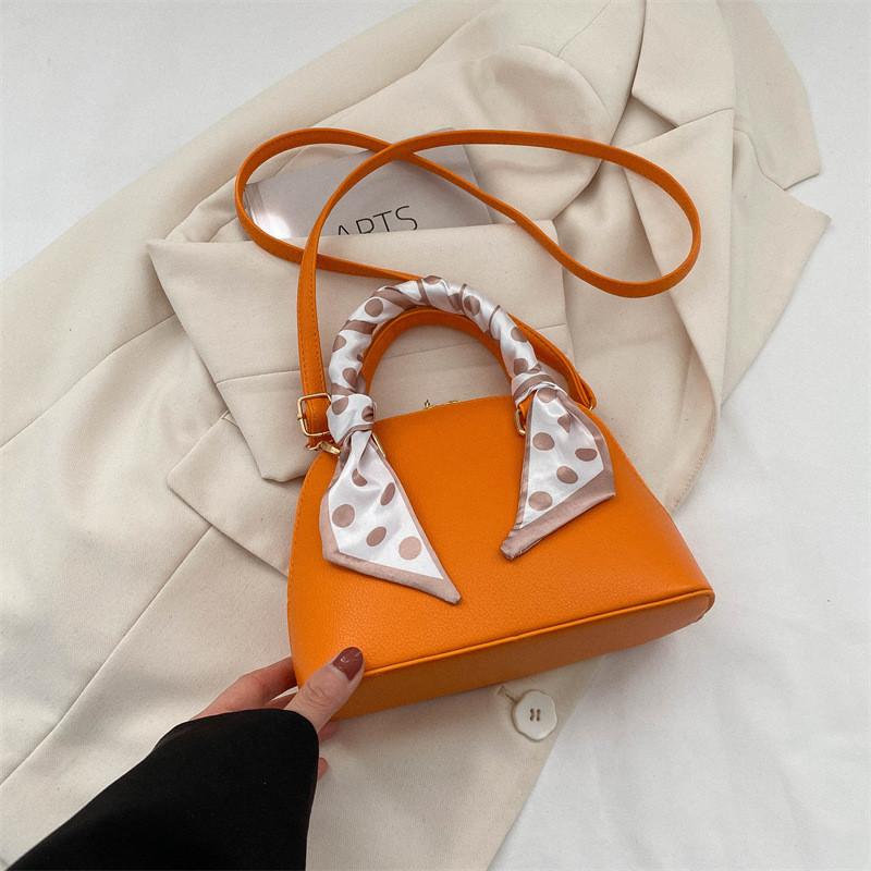 Chic Korean Style Retro Shell Handbag Versatile Crossbody Bag In Classic Black