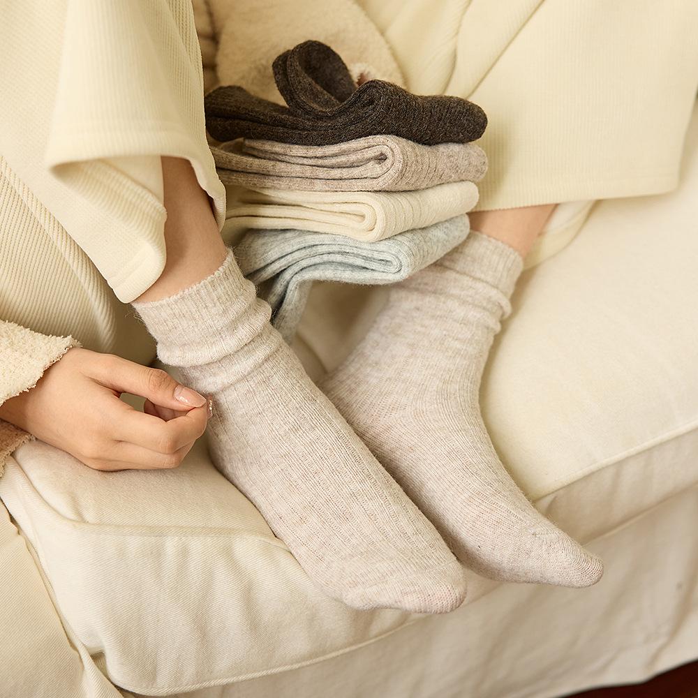 Women's Autumn and Winter Thermal Insulation Wool Mid Tube Socks
