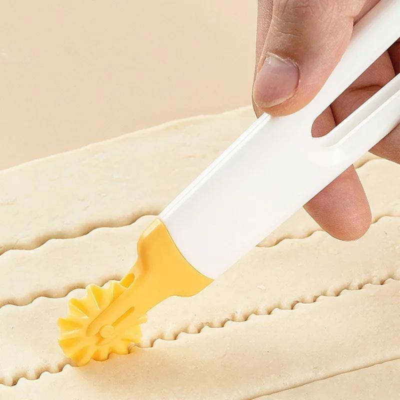 3SET Baking Tools Pizza Knife Pie Crust Cutter 4-in-1 Fancy Roller Cutter Set Home Cake Lace Cutter Dough Jagged Edge Cutting