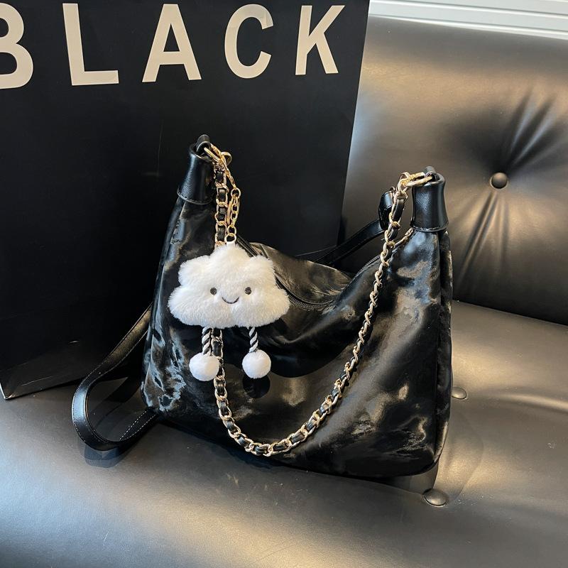 Large Capacity Bag Women's New Fashion Versatile Casual Shoulder Bag Student Commuter Messenger Tote Bag