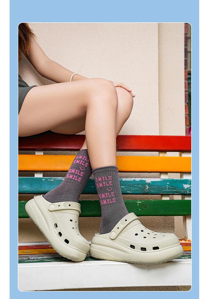 Women's Thick-Soled Perforated Outdoor Shoes: Hook Heel & Closed Toe, Two-Way Wear, Soft EVA Garden Sandals