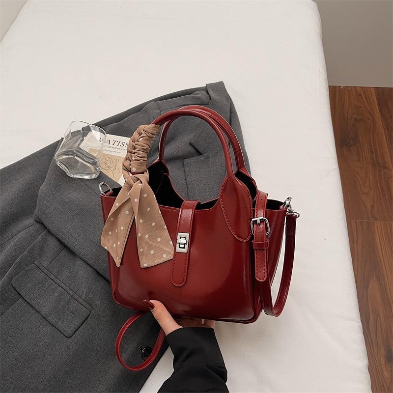 High-value Bags, Women's Bags, New Textured Shoulder Bags, Fashionable and Simple Crossbody Bags, Hand-held Bucket Bags