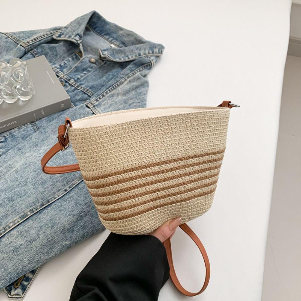 Woven Straw Shoulder Bag Handmade Large Capacity Crossbody Bucket Bag Zipper Closure Crossbody Strap Beach Vacation Handbag