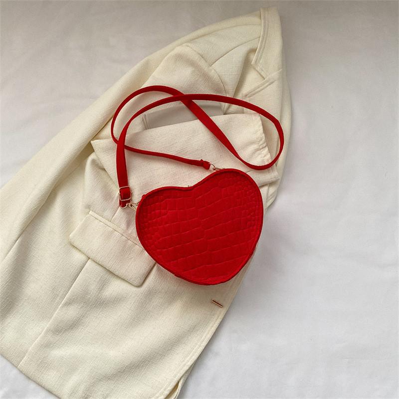 Trendy Minimalist Single Shoulder Bag For Women 2023 Summer New Heart Bag Street Fashion Medium Felt Bag