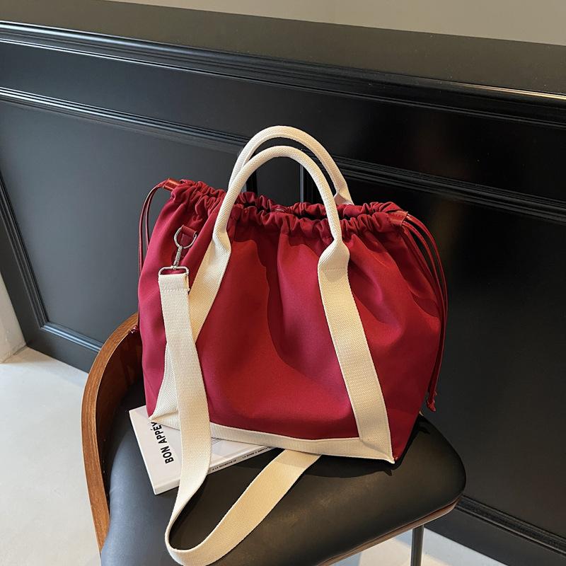 Canvas bag, female tote bag, large-capacity messenger 2025 new spring and summer versatile college student class commuting bag