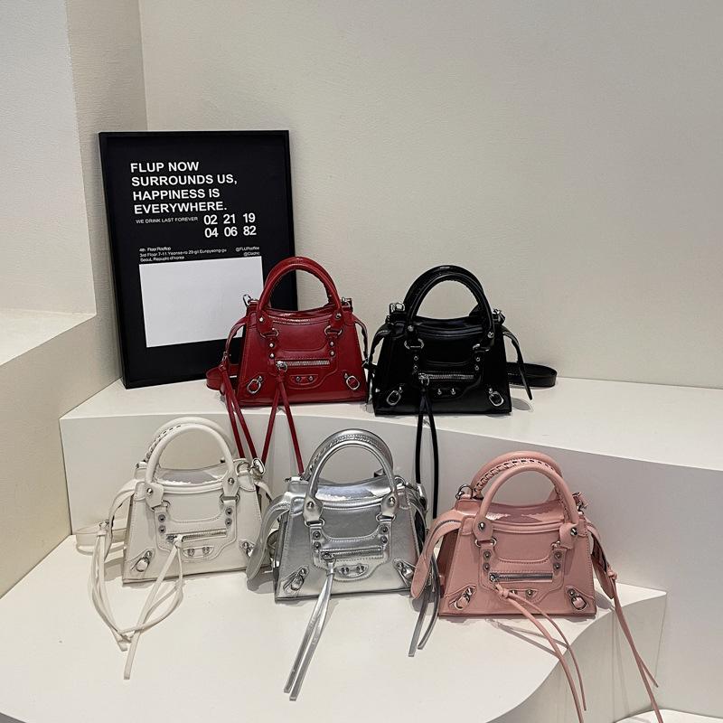 New high-end fashion rivet bull nose locomotive bag portable shoulder crossbody trendy women's bag
