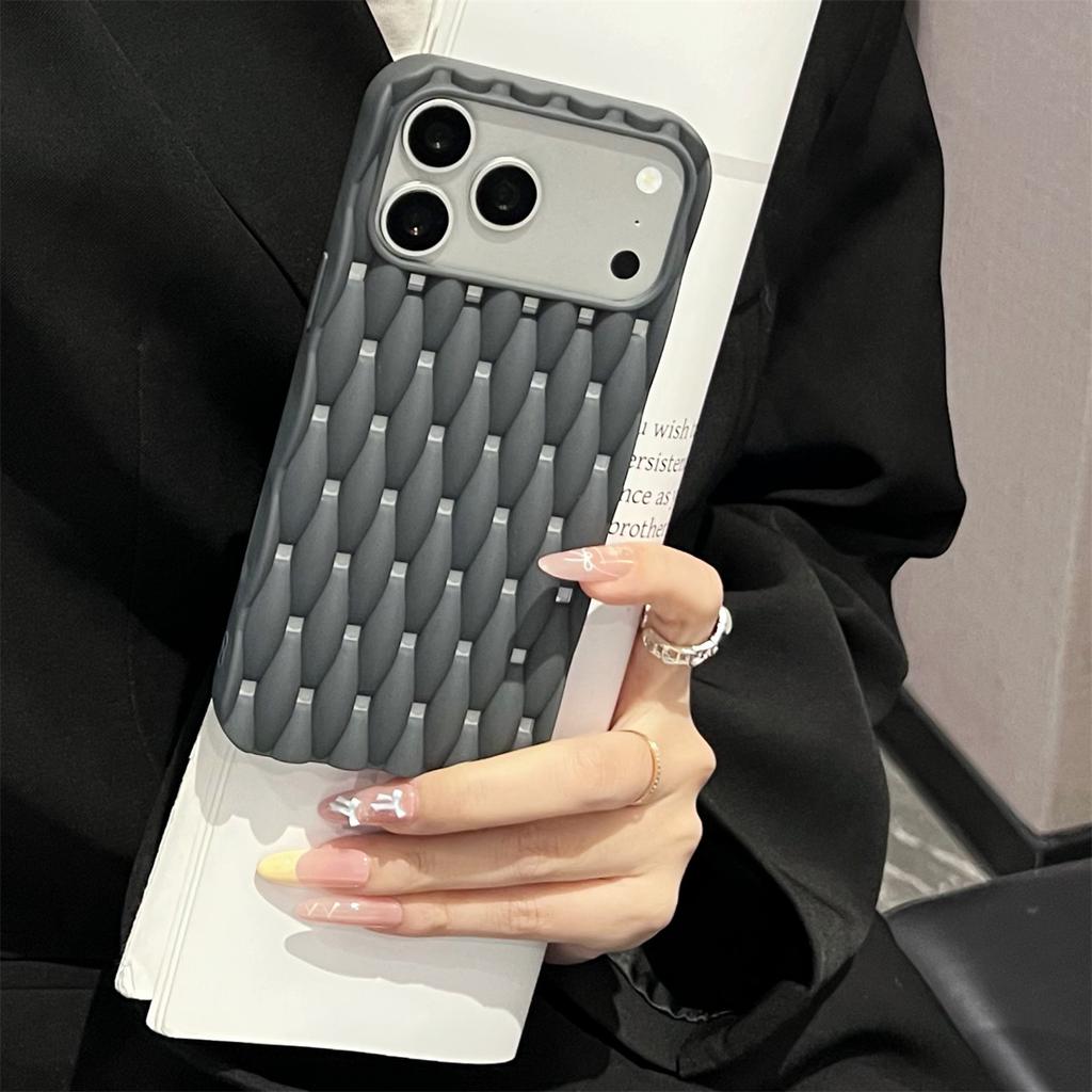 The new twist heat dissipation is suitable for iPhone17Pro mobile phone case Apple 16 summer hollow solid color anti-drop soft case