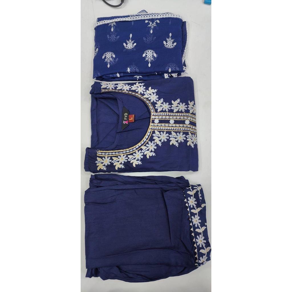 Wunderschönes Kurta mit schwerer Spitzenstickerei auf der Passe, dazu Hose mit Duppata*