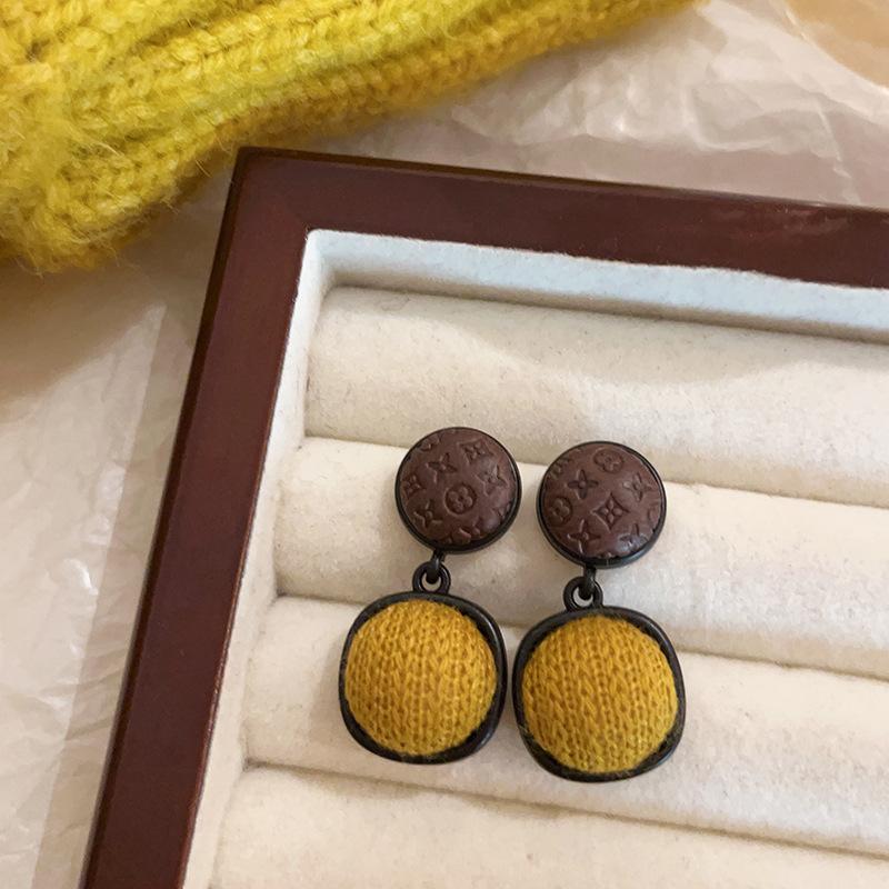 Серьги-гвоздики геометрический круг с флокированной шерстью, простые, модные, универсальные, японские и корейские, с милым темпераментом