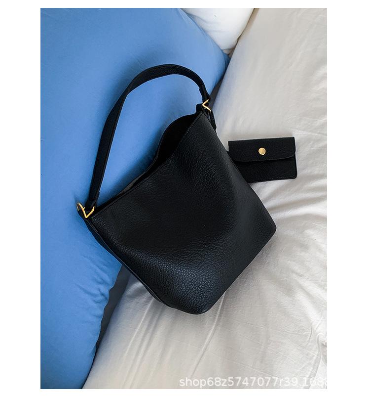 Retro Bucket Bag Women's 2025 New Fashion Lychee Pattern Large Capacity Commuting Shoulder Bag Fashionable Literary and Artistic Child and Mother Bag