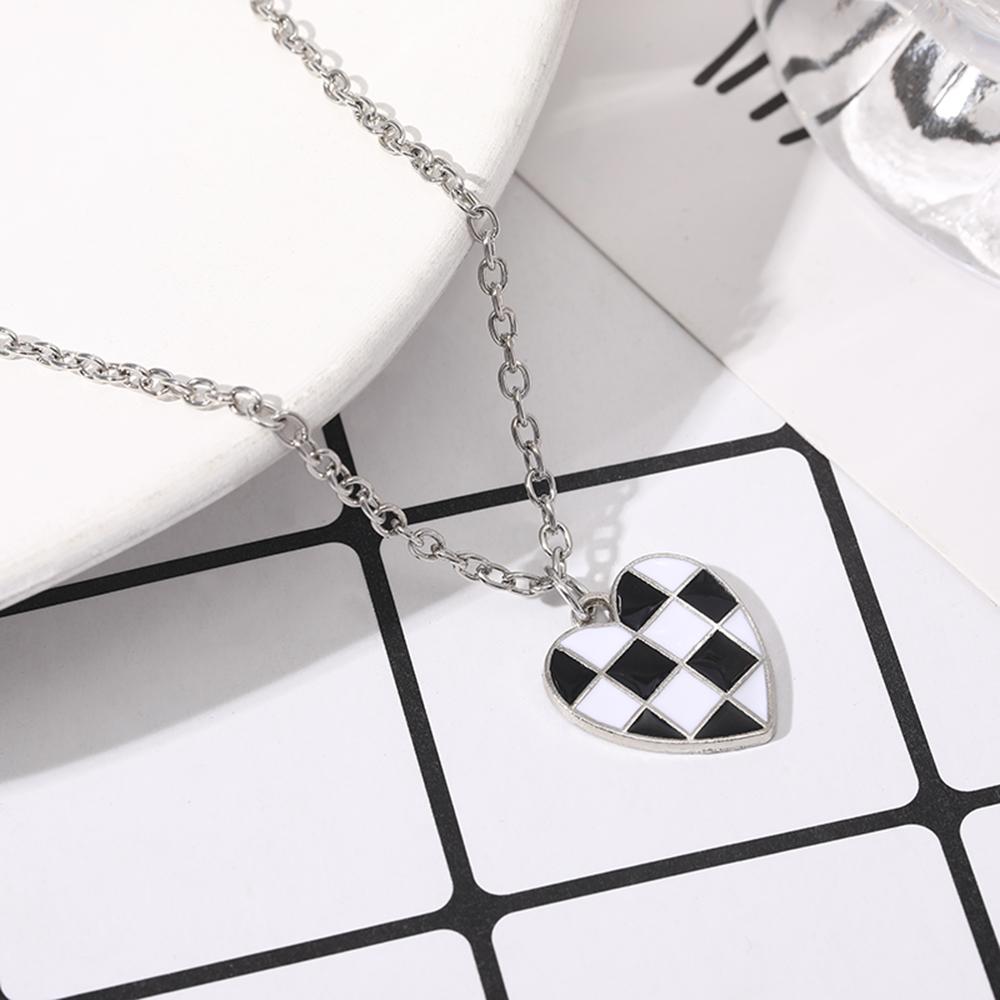 Funny Black Blue And White Plaid Heart Pendant Necklace Romantic Choker Chain For Couple Lovers Boyfriends Holiday Festival Gift