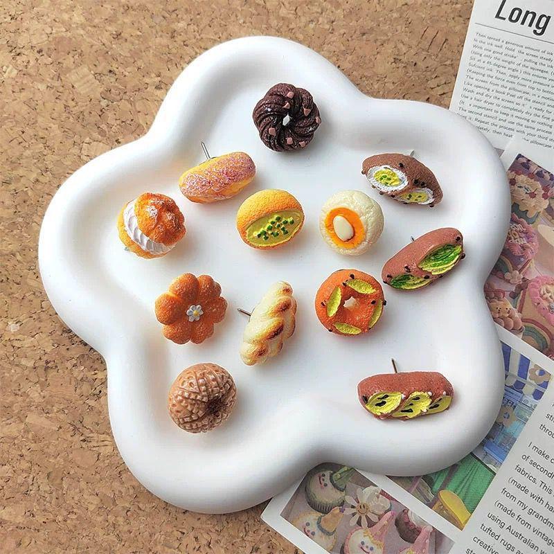 12pcs/box 3D Bakery Theme Thumb Tacks Realistic Cartoon Pretzel Design Push Pins Durable Photo Display Pins for Bulletin Board