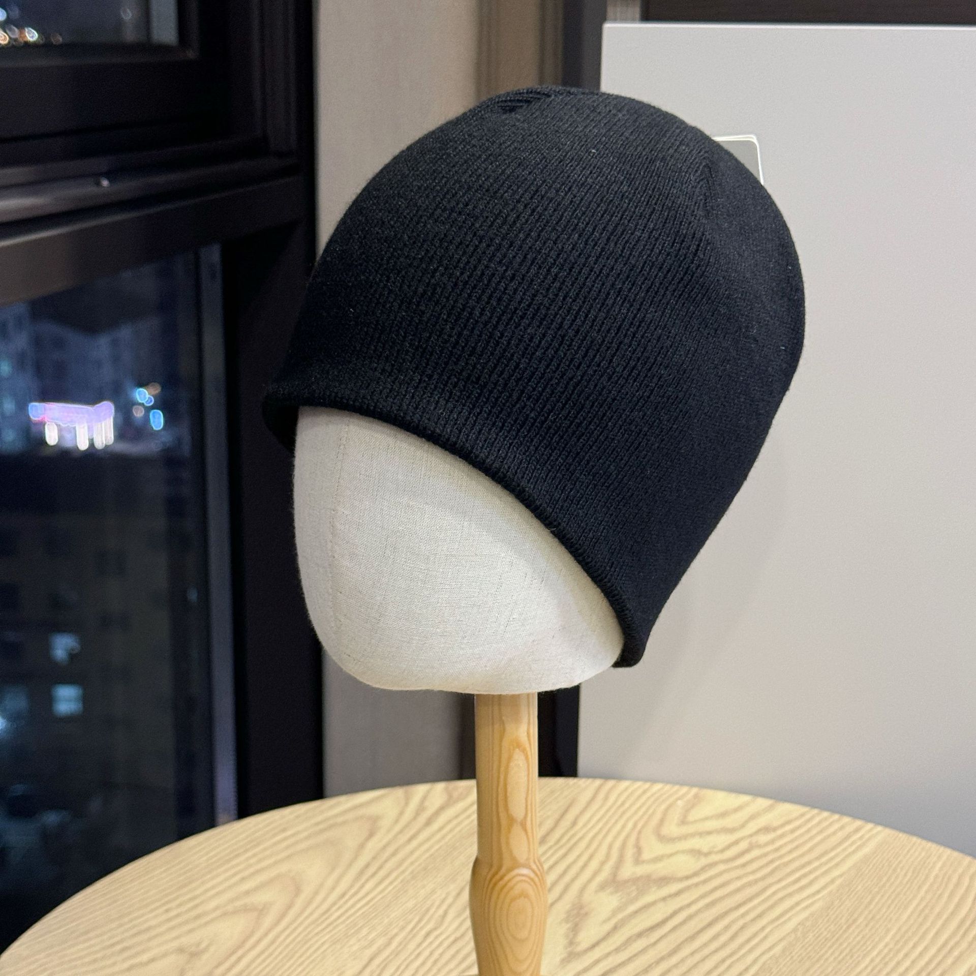 

New autumn and winter knitted hat for women, Korean style versatile warm ear-protecting hat, makes the face look smaller, solid color high-quality Adult54-60Average Size чёрный