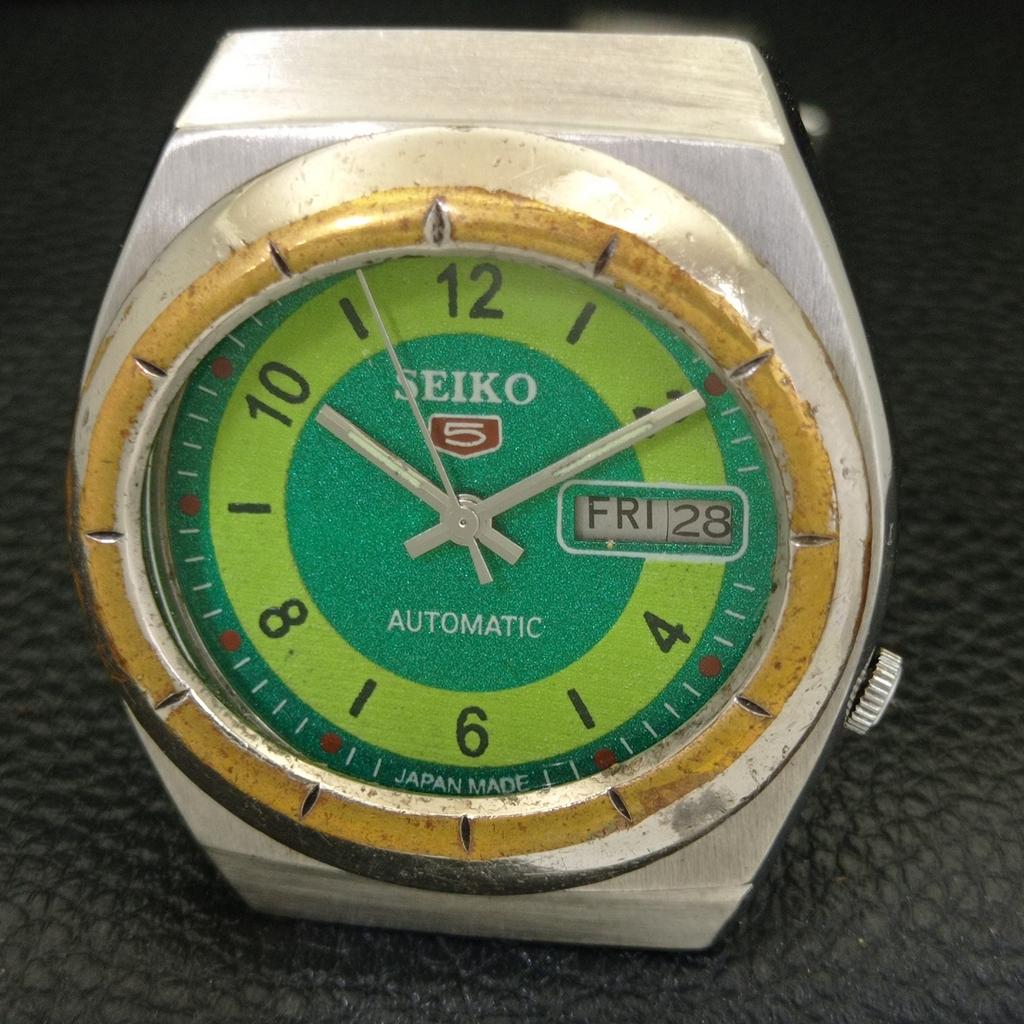 AUTOMATIC VINTAGE SEIKO 5 JAPAN 7019A MENS GREEN COLOR DIAL WATCH a702105-5 R208-a702105