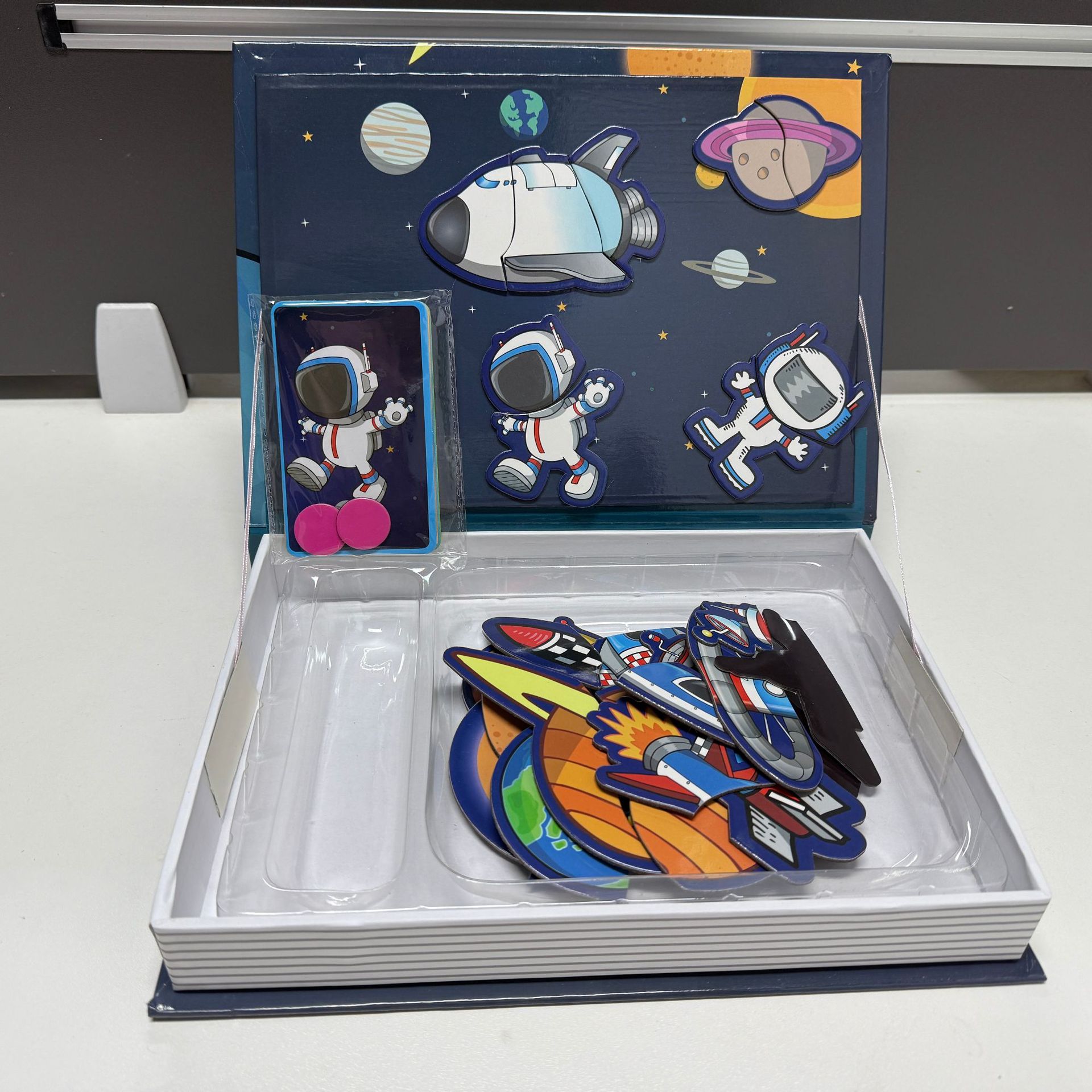 

Diy Puzzle Магнитная книга заклинаний для детей Магнитная палочка Раннее образование Игрушка в подарок Space exploration