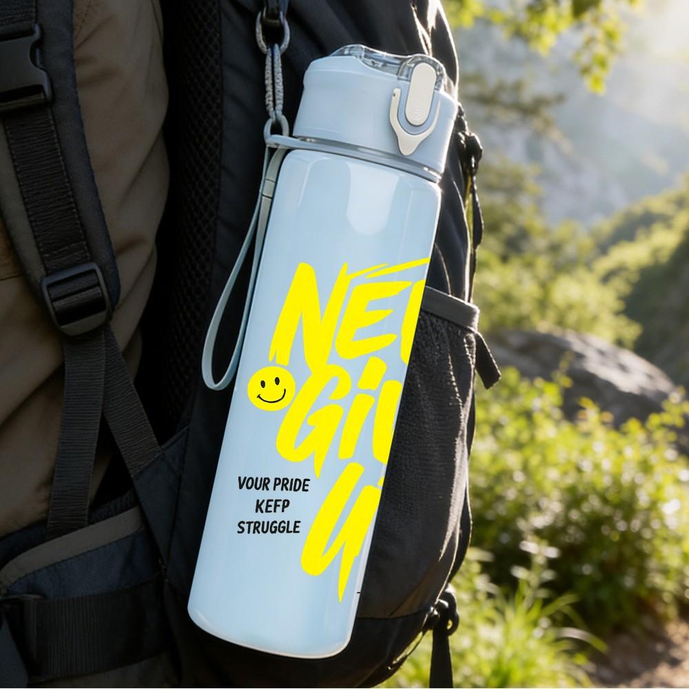 1PC Never Give Up Yellow Slogan Print 750ml Color Plastic Sports Water Bottle Leakproof Flip Straw Lid Suitable for Sports Office Home Use