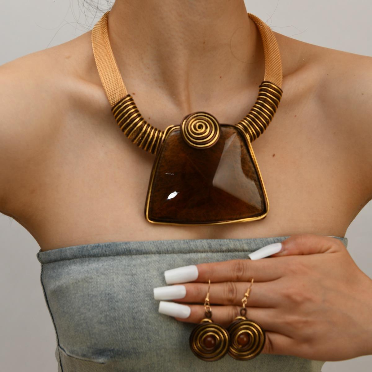 

Преувеличенное геометрическое ожерелье из акриловых камней ручной работы для дам, вечеринок, украшений темно-коричневого