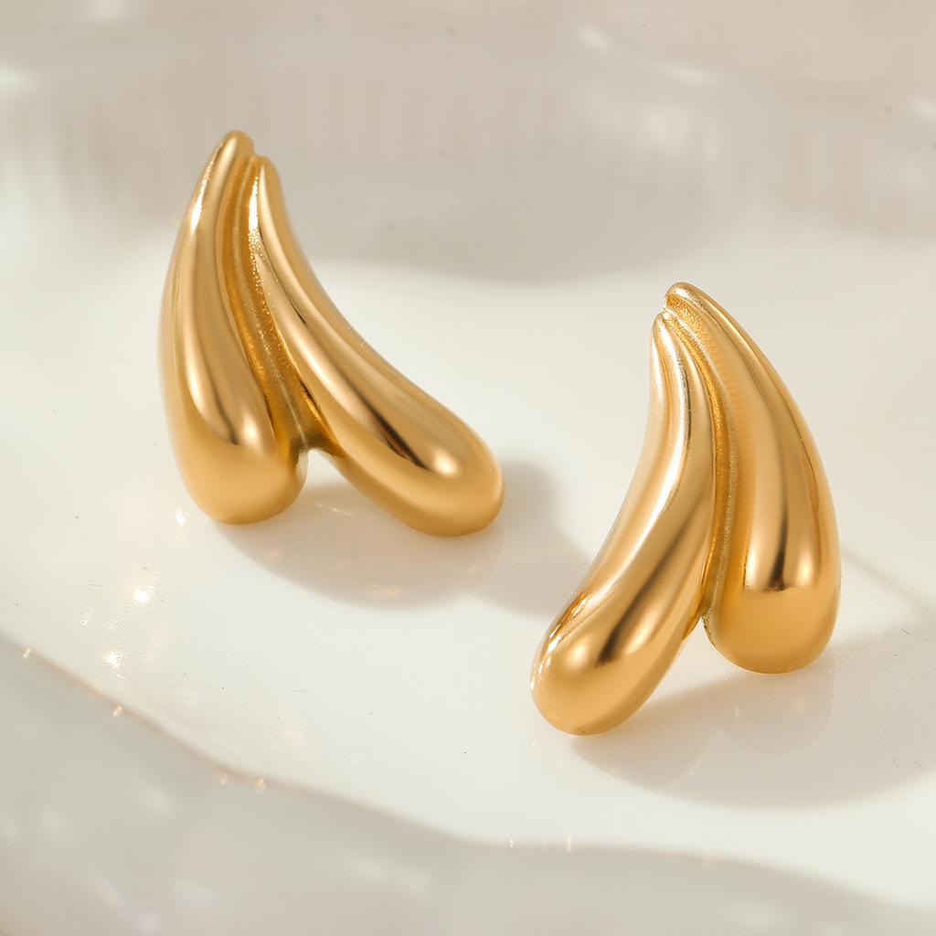 GEMCHIC Women's 18K Gold Plated Stainless Steel Heart Shaped Stud Earrings Minimalist Fashion Jewelry
