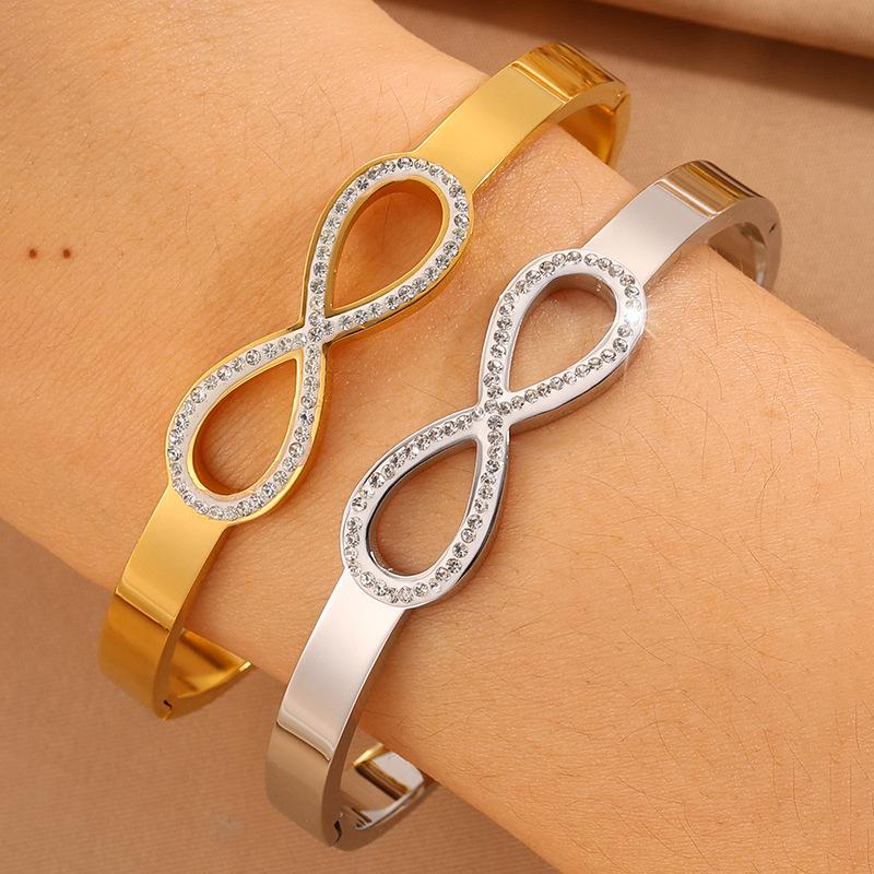 8-character Wireless Possible Luxury Bracelet for Women