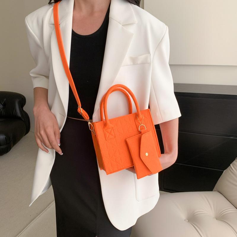Korean Version Of The Simple Indentation Felt Lghtweight Handbag 2024 New Shoulder Diagonal Cross Two Sets Of Bags