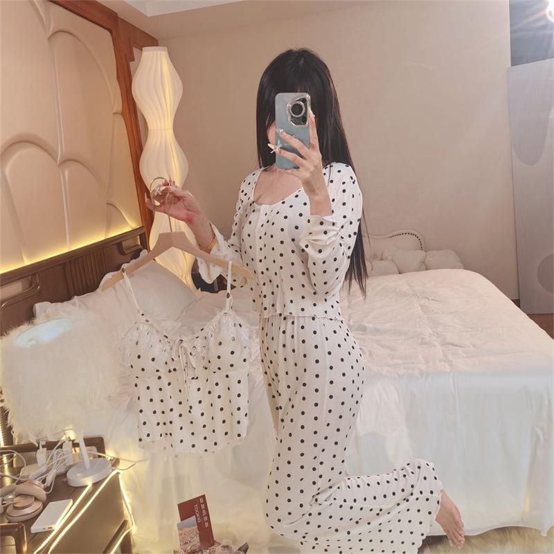 Damen Französischer Modal 3-teiliger Pyjama-Set: Langärmeliges Oberteil mit Brustpolster, Spaghetti-Trägern, langer Hose und Robe.