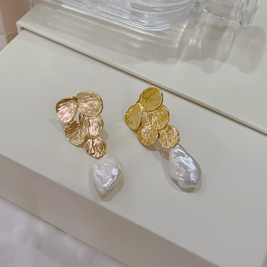 Lanyun Design, Natural Freshwater Pearl Keshi Petal Earrings, High-end French Stud Earrings, Female Silver Needle Grape Leaf