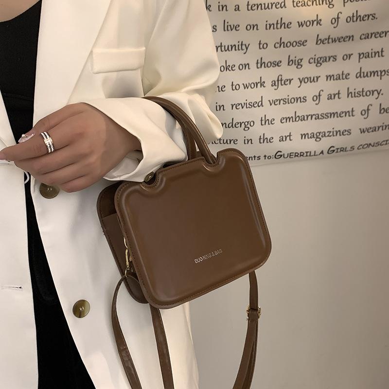 Small Bag Women's 2024 Spring New Trendy Fashion Shoulder Messenger Bag Simple Foreign Texture Portable Biscuit Square Bag