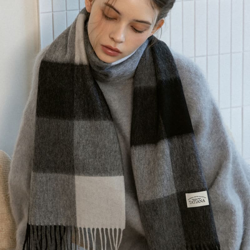 Tatiana Check Soft Lambskin 100% Wool Muffler MF8005 Black