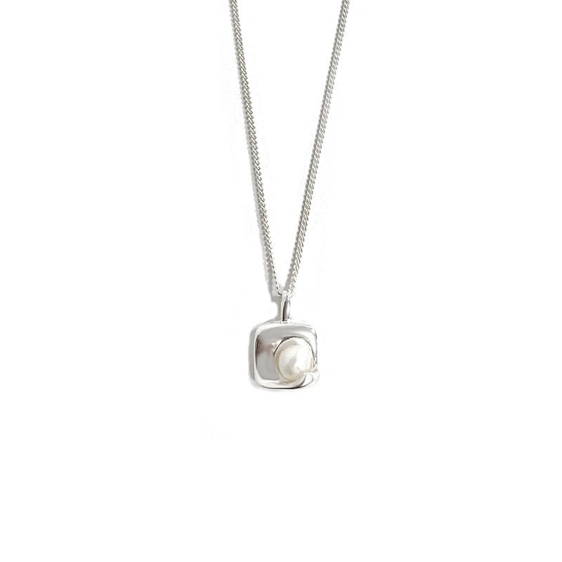 

Квадратное жемчужное ожерелье, высококачественная цепочка на шею, нишевый дизайн, модная и универсальная цепочка на ключицу