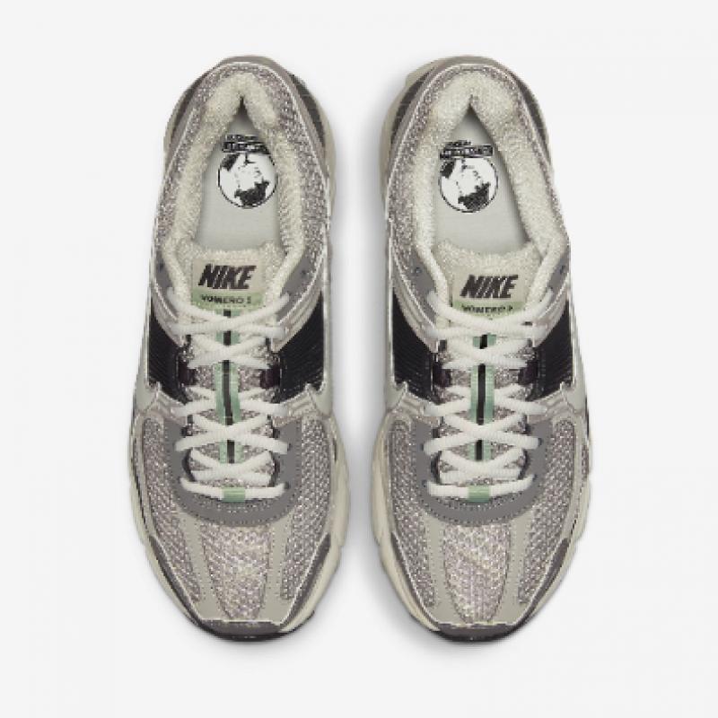 [Nike] Nike Zoom Vomero 5 Cobblestone   Flat Pewter Fb8825 001