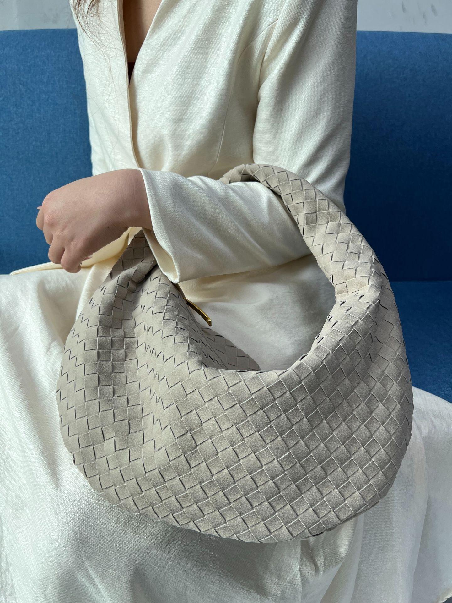 TrendyMBag Nieuwe Geweven Tas voor Dames, High-end Western-stijl Axeltas, Enkele Schouder Handtas voor Dames voor Dagelijks Gebruik, Grote Knoedeltas, Handtas 44*5*25CM