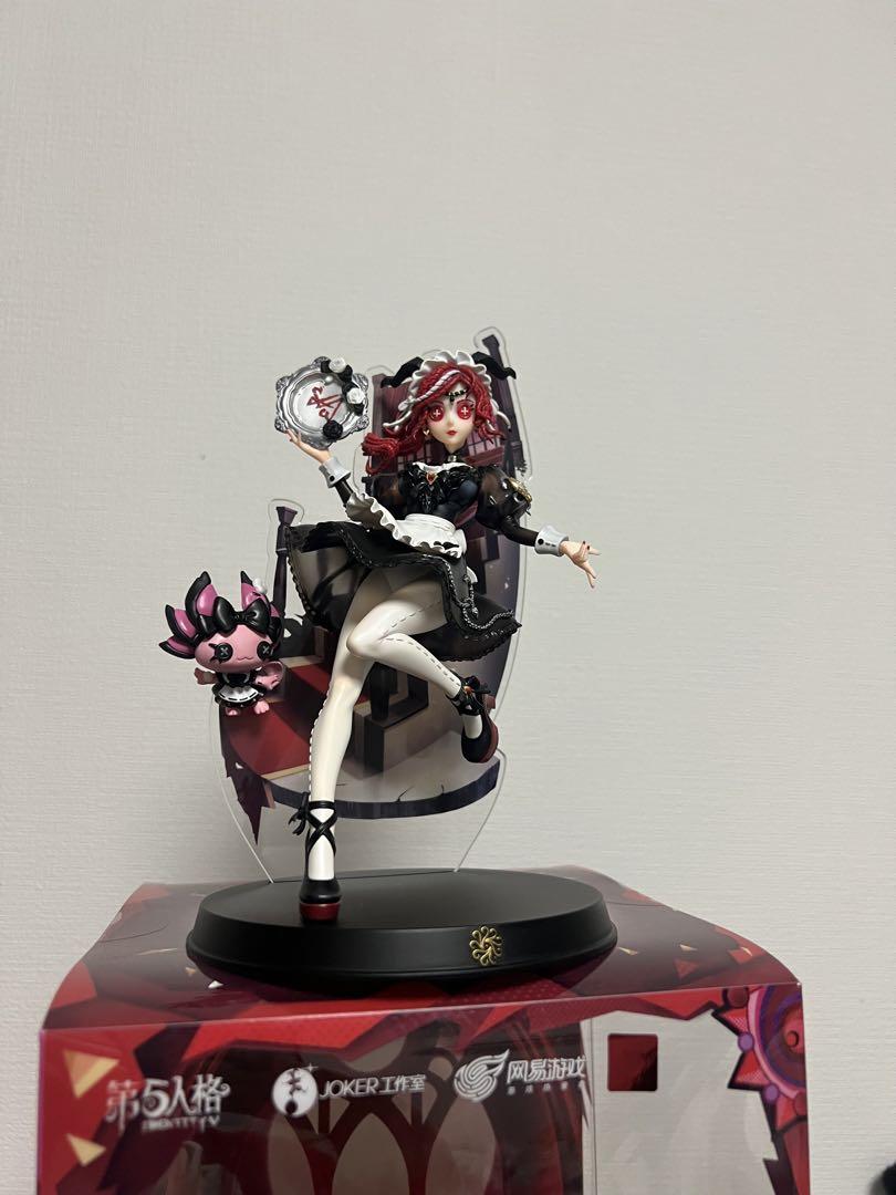 

[USED] Only the figure of Scarlett the Priestess. No code for costumes etc.