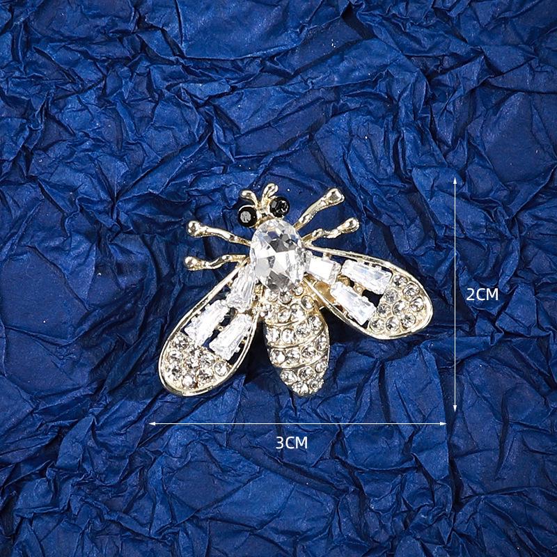 Luxury Animal-Themed Corsage: Elegant Holiday Gift for Women