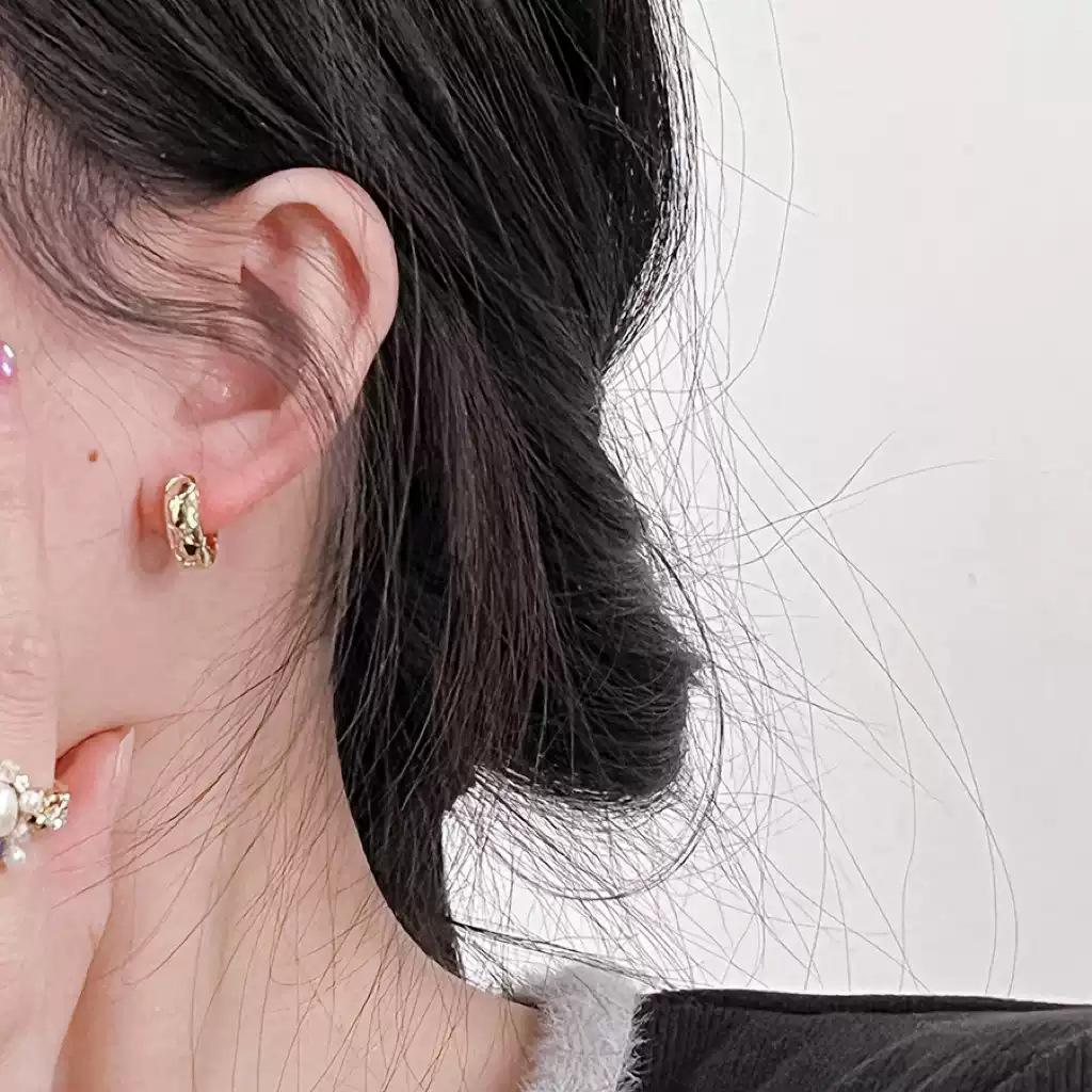 Literary and Cultural Retro Small Perfume Style Heavy Texture Earrings Hundred with Temperament Niche Design Sense Chequered Pattern Commuter Earrings