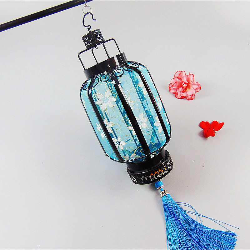 Hanfu Style Antique Handheld Lantern - Iron Art, Luminous Palace Lantern, Chinese Style Photography Prop, Flower Design