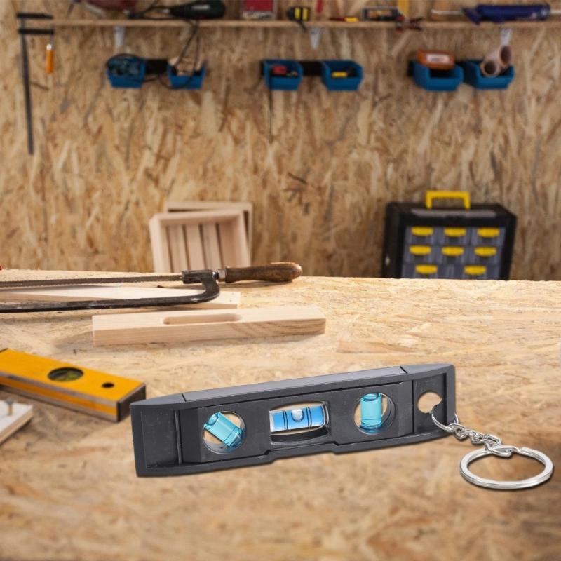 Praktische Miniatur-Magnetwasserwaage mit Schlüsselanhänger 3 Libellen Präzises Messwerkzeug für Zuhause Außenbereich Heimwerker